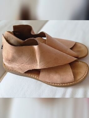 Born Women's Iwa Nude Soft Leather Sandals Size 10